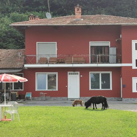 Hotel The Horse à Pogno Extérieur photo